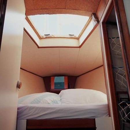 Hotel Cozy Lisbon Marina Sleepaboard - Sail Away Extérieur photo