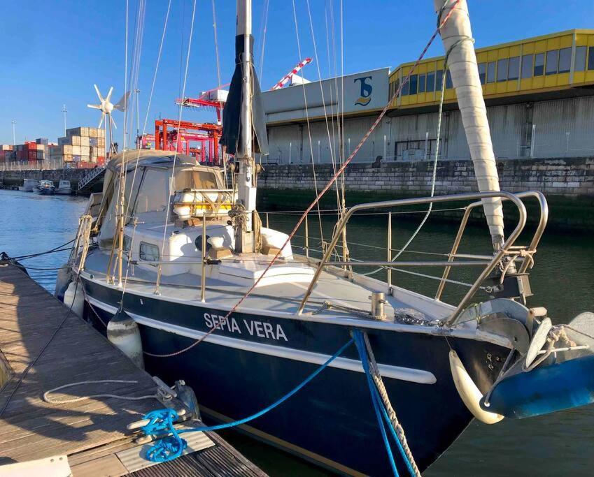 Hotel Cozy Lisbon Marina Sleepaboard - Sail Away Extérieur photo