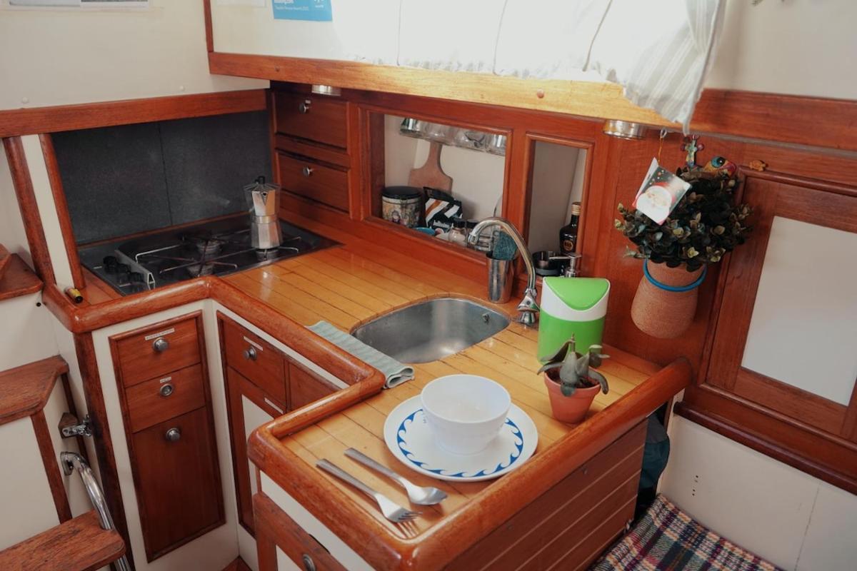 Hotel Cozy Lisbon Marina Sleepaboard - Sail Away Extérieur photo