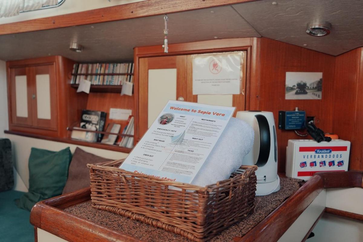 Hotel Cozy Lisbon Marina Sleepaboard - Sail Away Extérieur photo