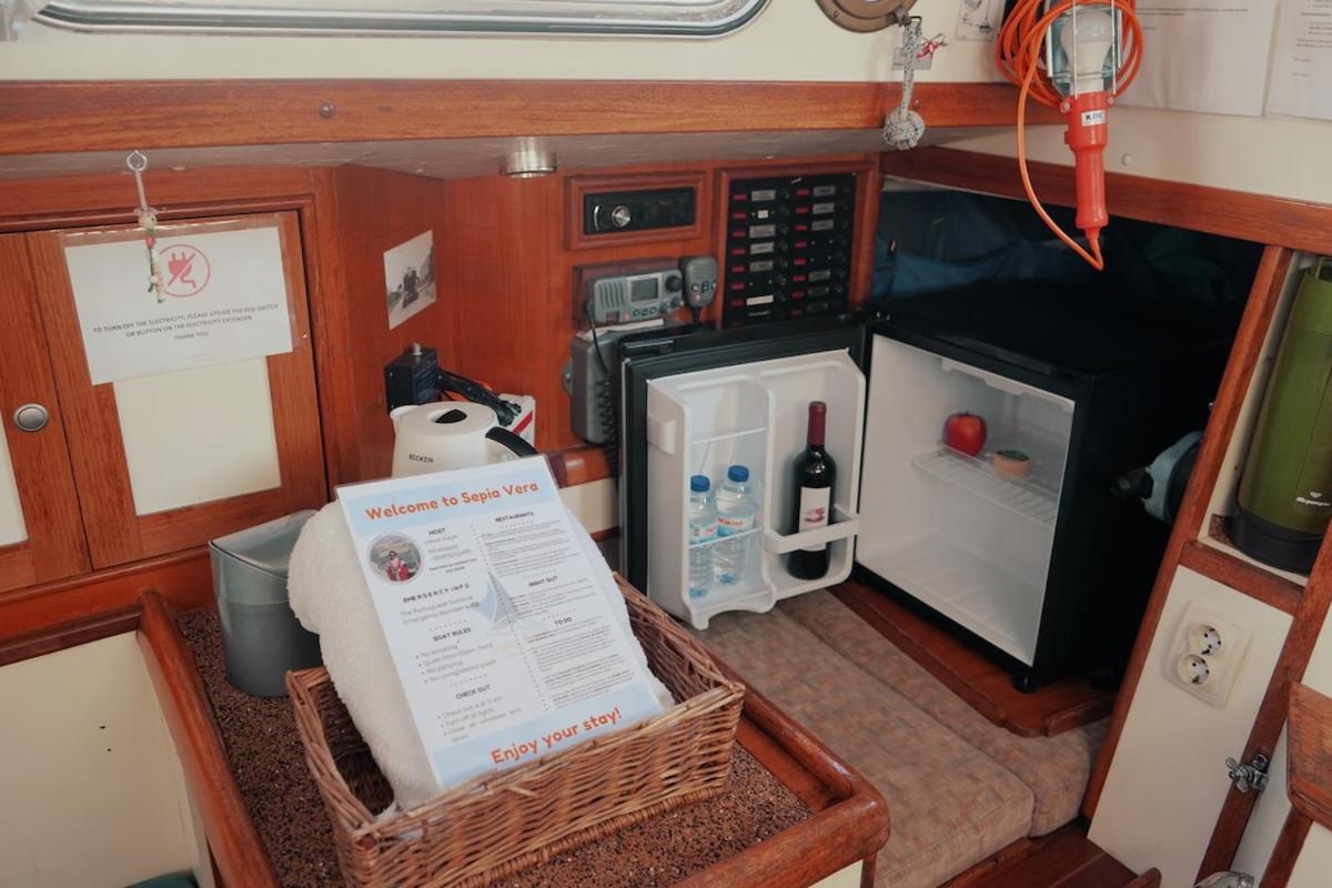 Hotel Cozy Lisbon Marina Sleepaboard - Sail Away Extérieur photo